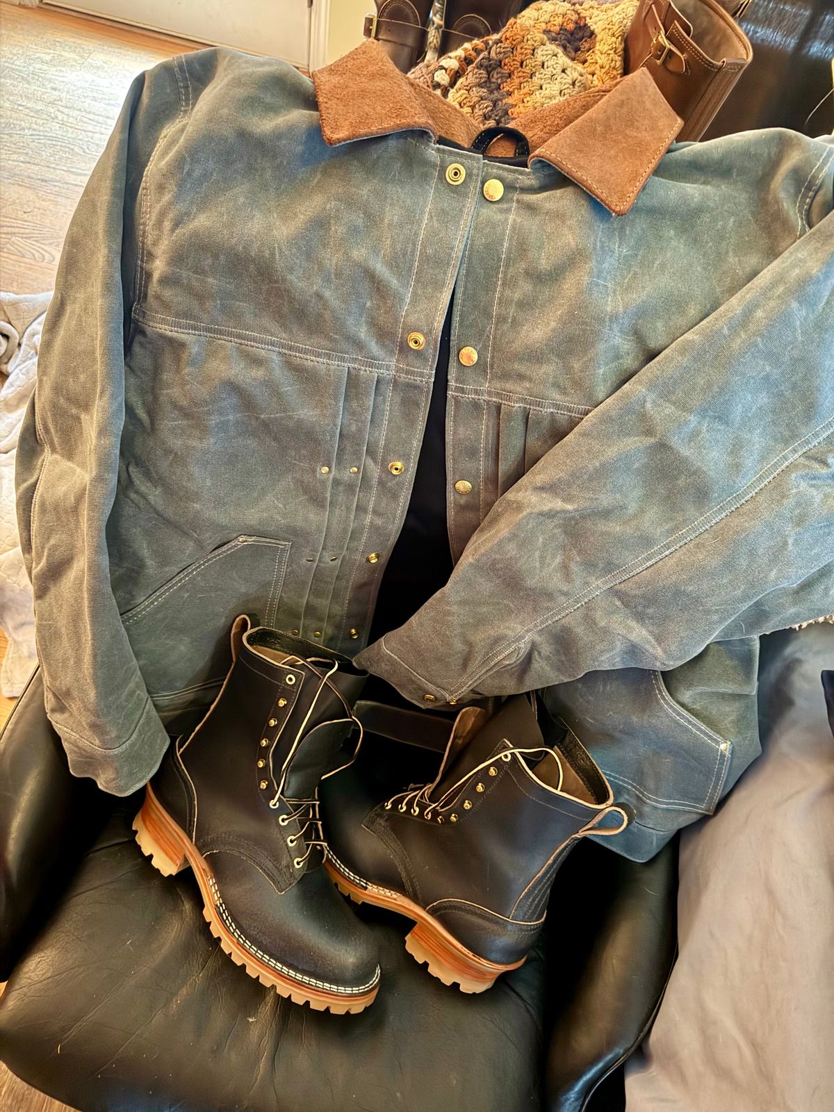 Photo by BigDawg308 on December 6, 2025 of the Nicks Urban Logger in Horween Pacific Waxed Flesh.