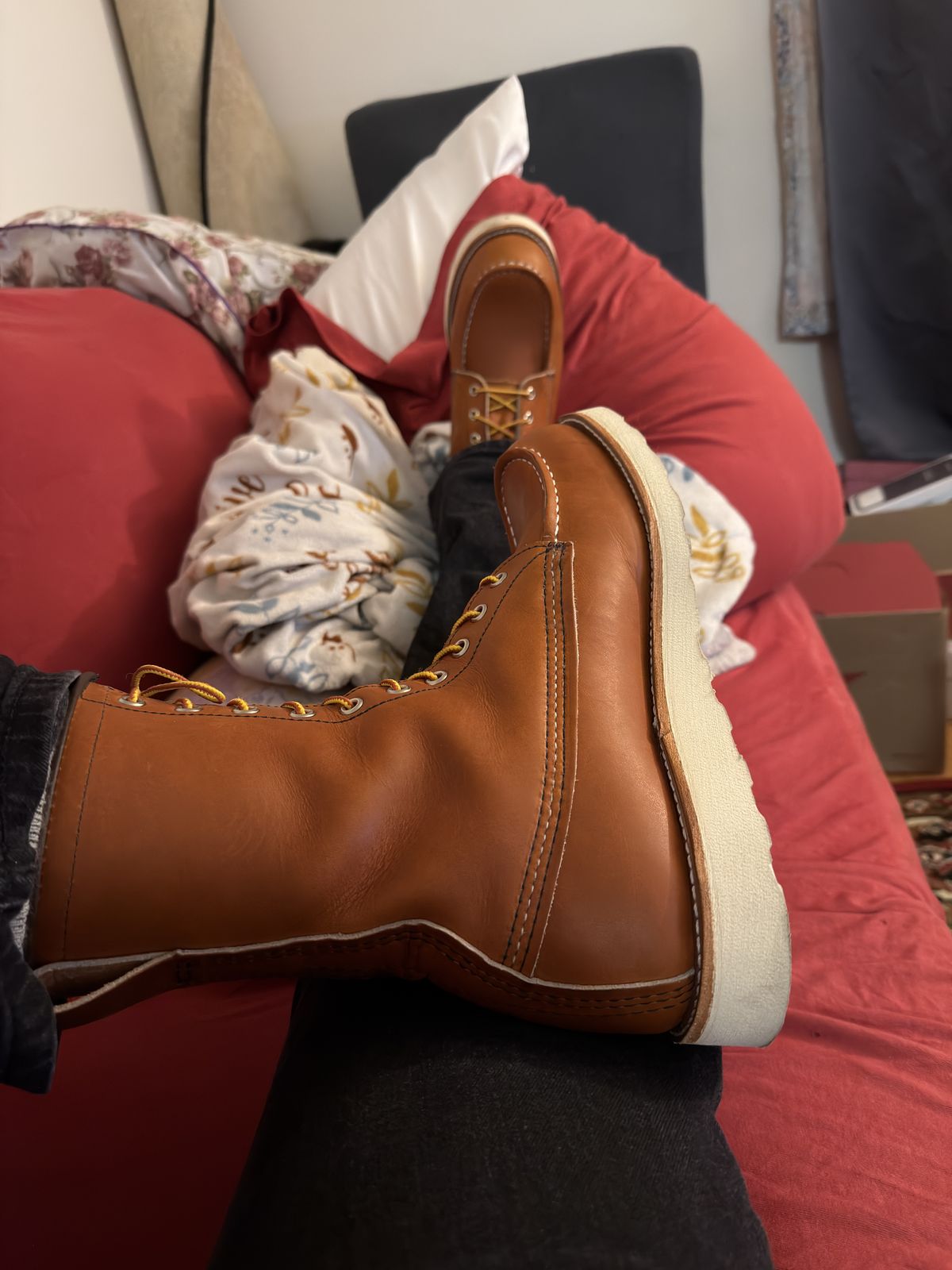 Photo by Kismetatron on October 25, 2025 of the Red Wing 877 in S.B. Foot Oro Legacy.