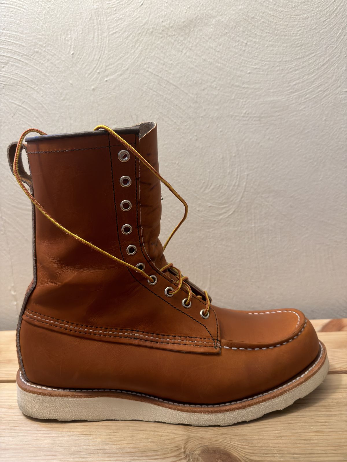 Photo by Kismetatron on November 3, 2025 of the Red Wing 877 in S.B. Foot Oro Legacy.