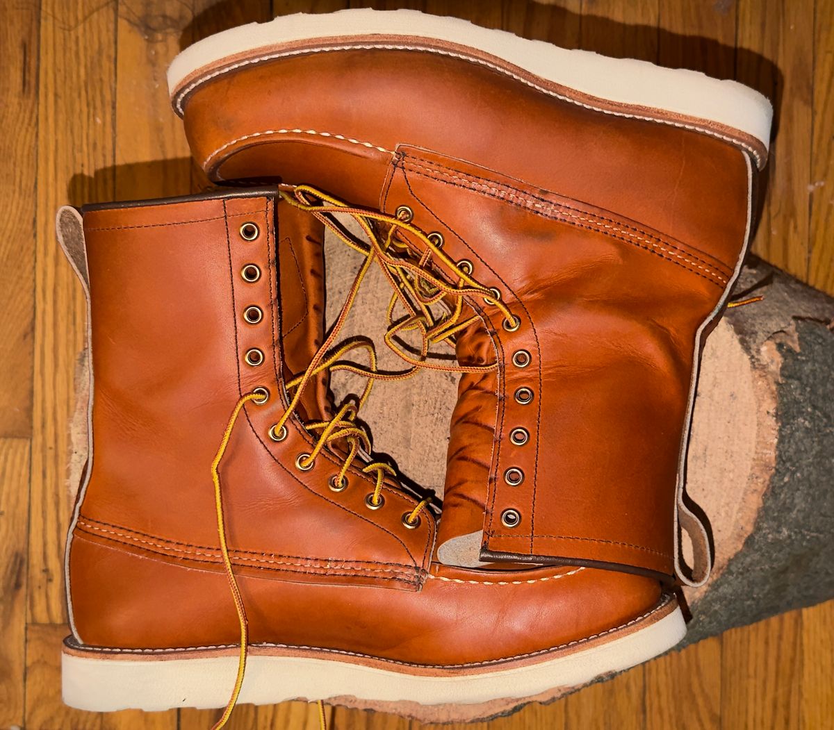 Photo by Kismetatron on December 2, 2025 of the Red Wing 877 in S.B. Foot Oro Legacy.