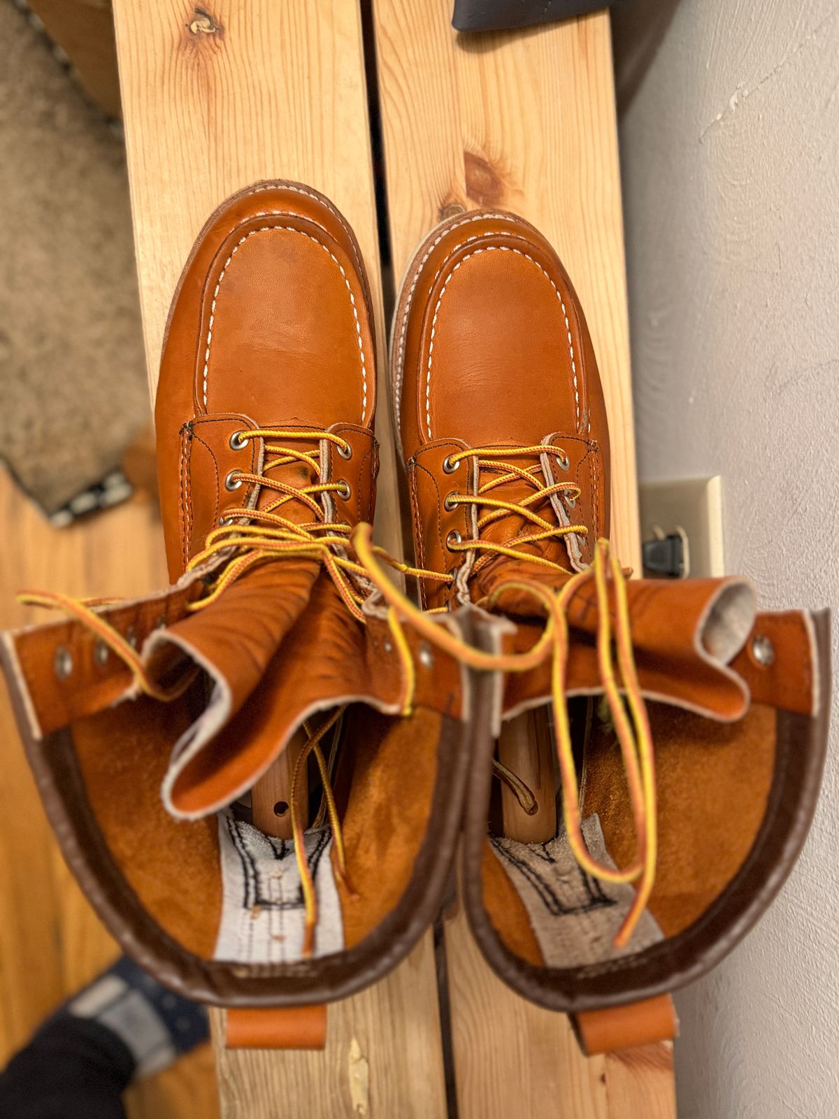 Photo by Kismetatron on December 2, 2025 of the Red Wing 877 in S.B. Foot Oro Legacy.