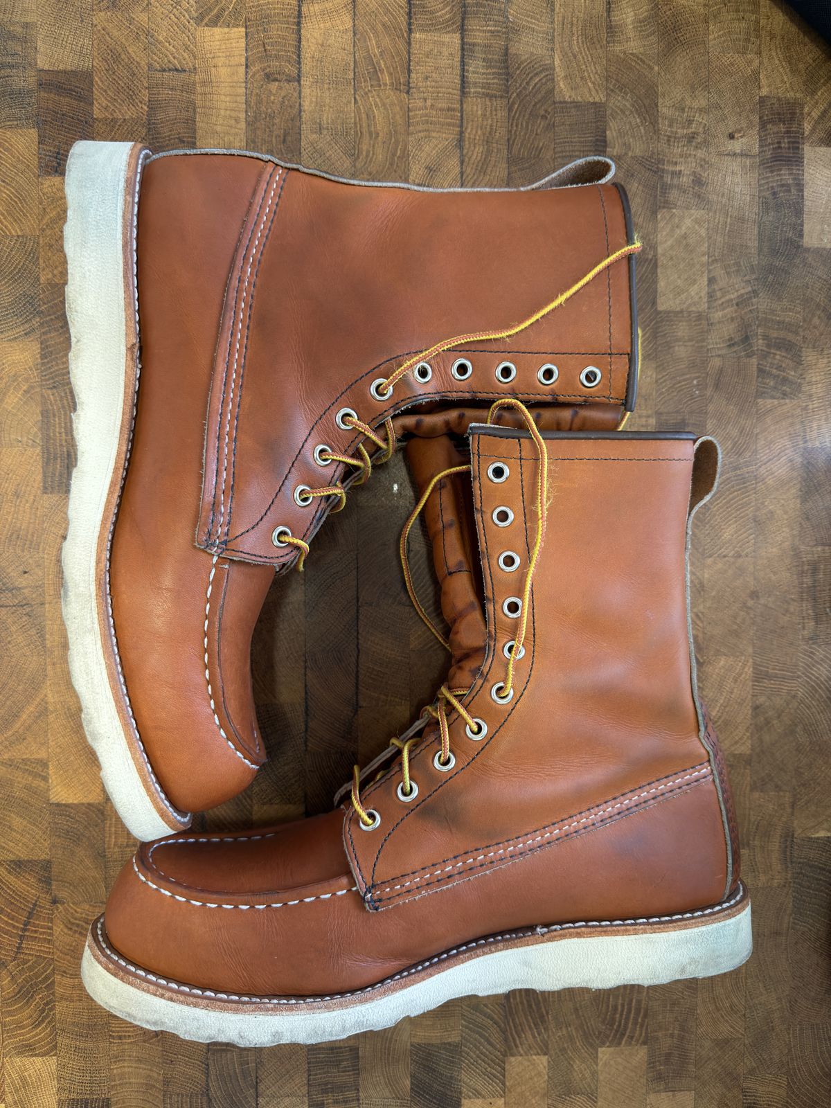 Photo by Kismetatron on January 1, 2026 of the Red Wing 877 in S.B. Foot Oro Legacy.