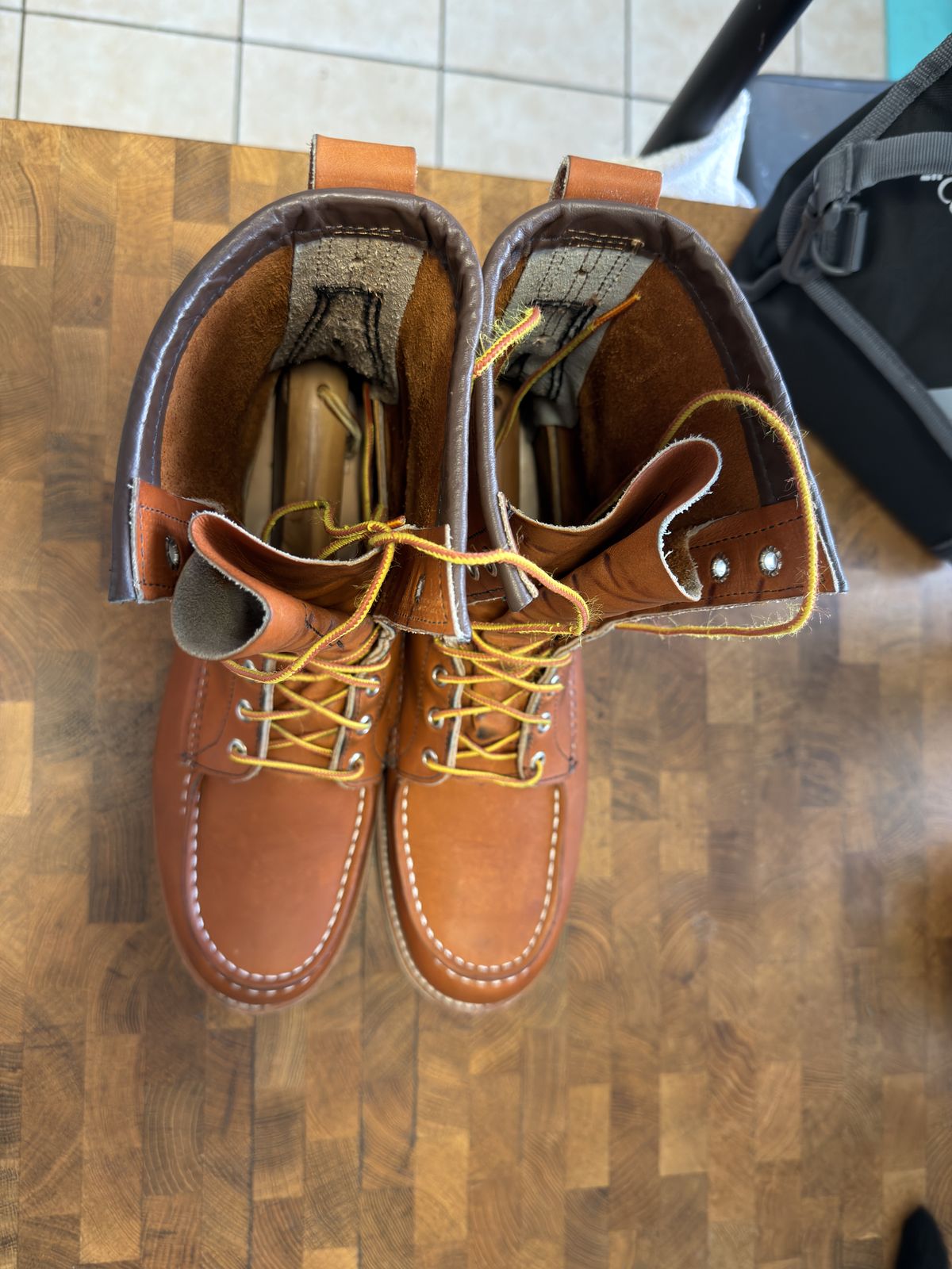 Photo by Kismetatron on January 1, 2026 of the Red Wing 877 in S.B. Foot Oro Legacy.