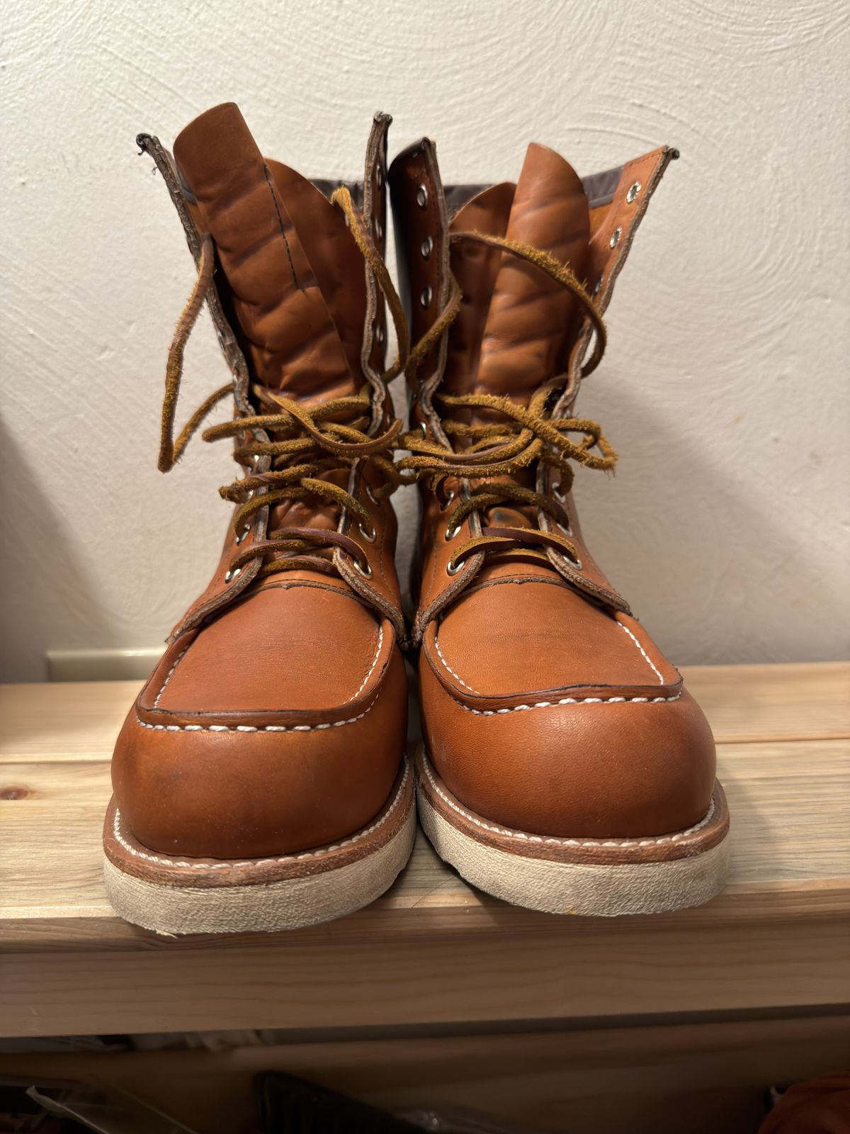 Photo by Kismetatron on February 1, 2026 of the Red Wing 877 in S.B. Foot Oro Legacy.