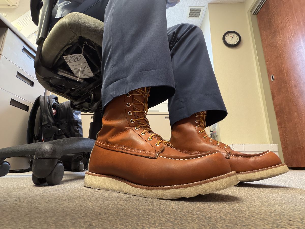 Photo by Kismetatron on February 12, 2026 of the Red Wing 877 in S.B. Foot Oro Legacy.