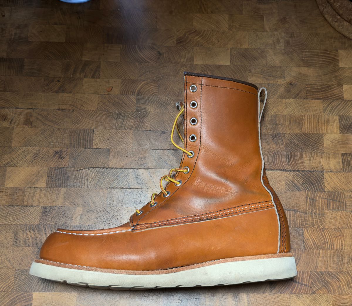 Photo by Kismetatron on February 25, 2026 of the Red Wing 877 in S.B. Foot Oro Legacy.