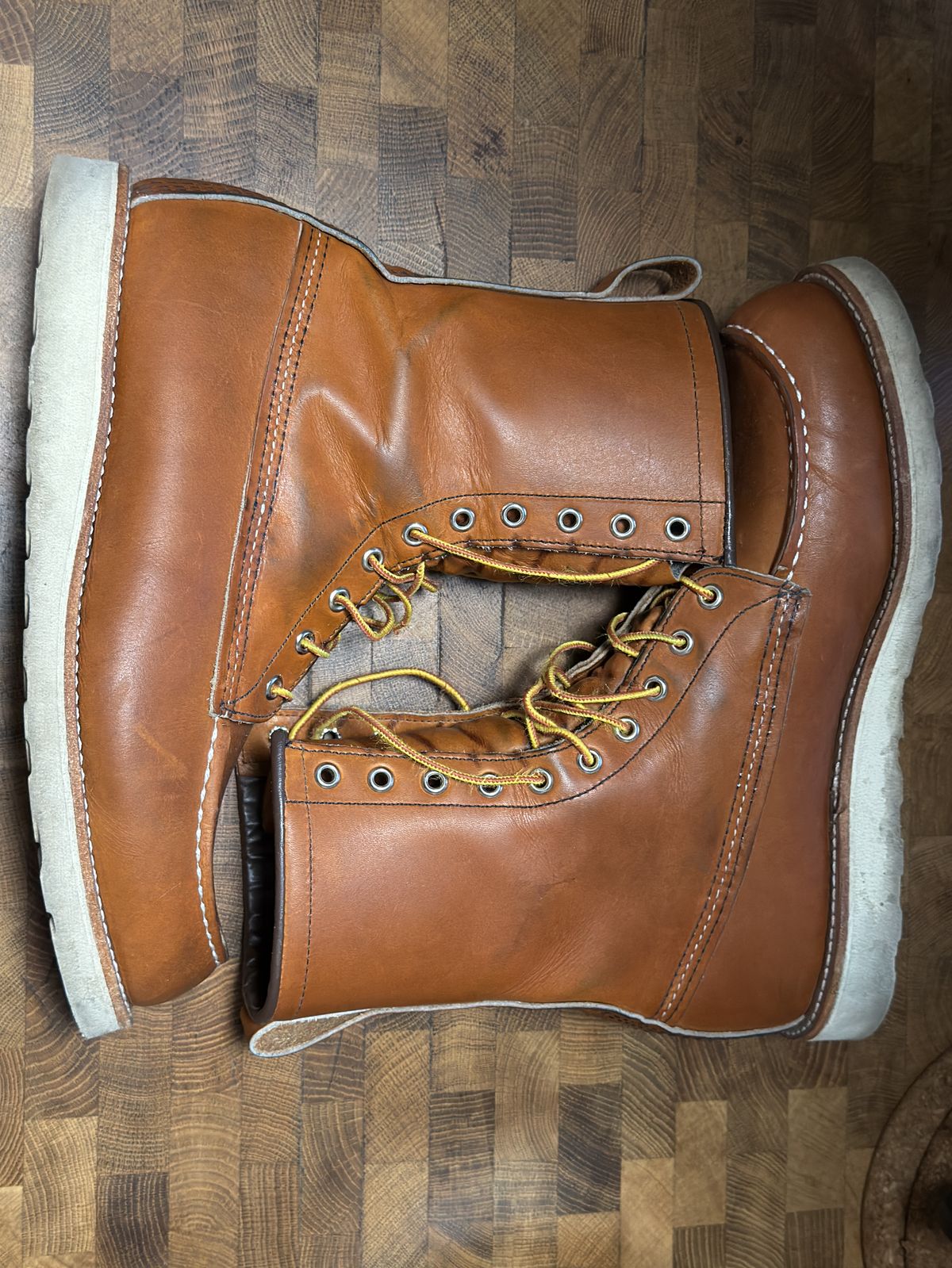 Photo by Kismetatron on February 25, 2026 of the Red Wing 877 in S.B. Foot Oro Legacy.