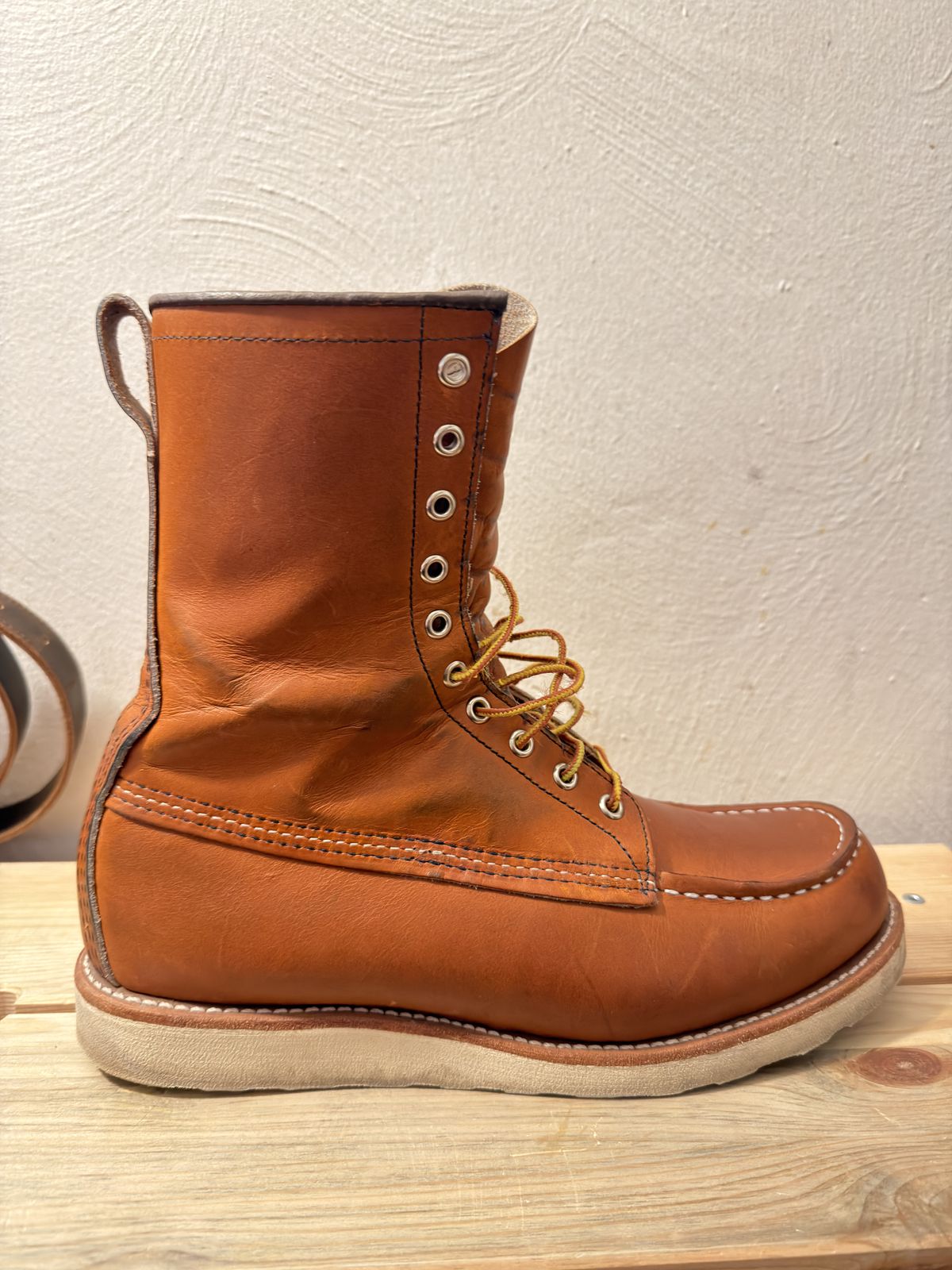 Photo by Kismetatron on April 1, 2026 of the Red Wing 877 in S.B. Foot Oro Legacy.