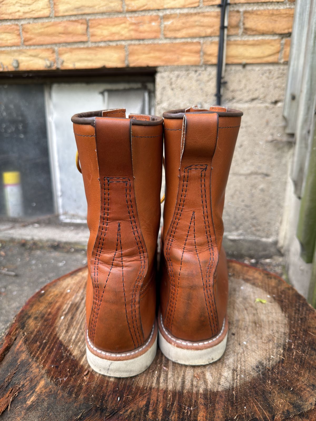 Photo by Kismetatron on May 2, 2026 of the Red Wing 877 in S.B. Foot Oro Legacy.
