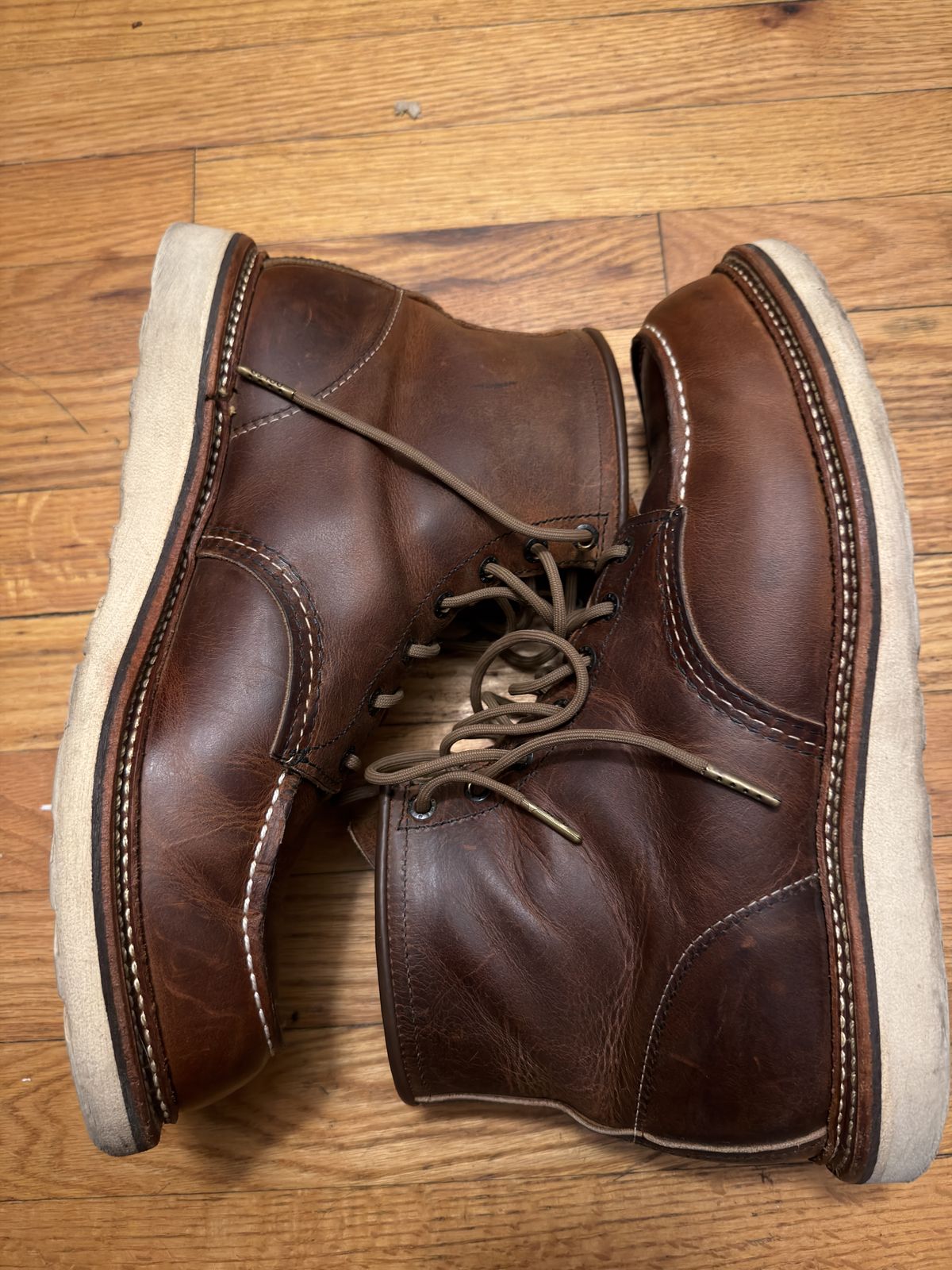 Photo by Kismetatron on November 2, 2025 of the Red Wing 6-Inch Classic Moc in S.B. Foot Copper Rough and Tough.