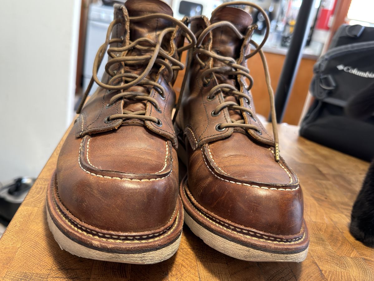 Photo by Kismetatron on January 1, 2026 of the Red Wing 6-Inch Classic Moc in S.B. Foot Copper Rough and Tough.