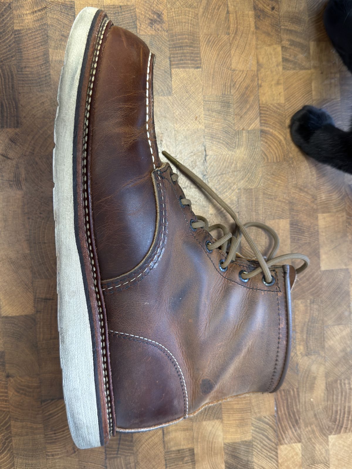 Photo by Kismetatron on January 1, 2026 of the Red Wing 6-Inch Classic Moc in S.B. Foot Copper Rough and Tough.