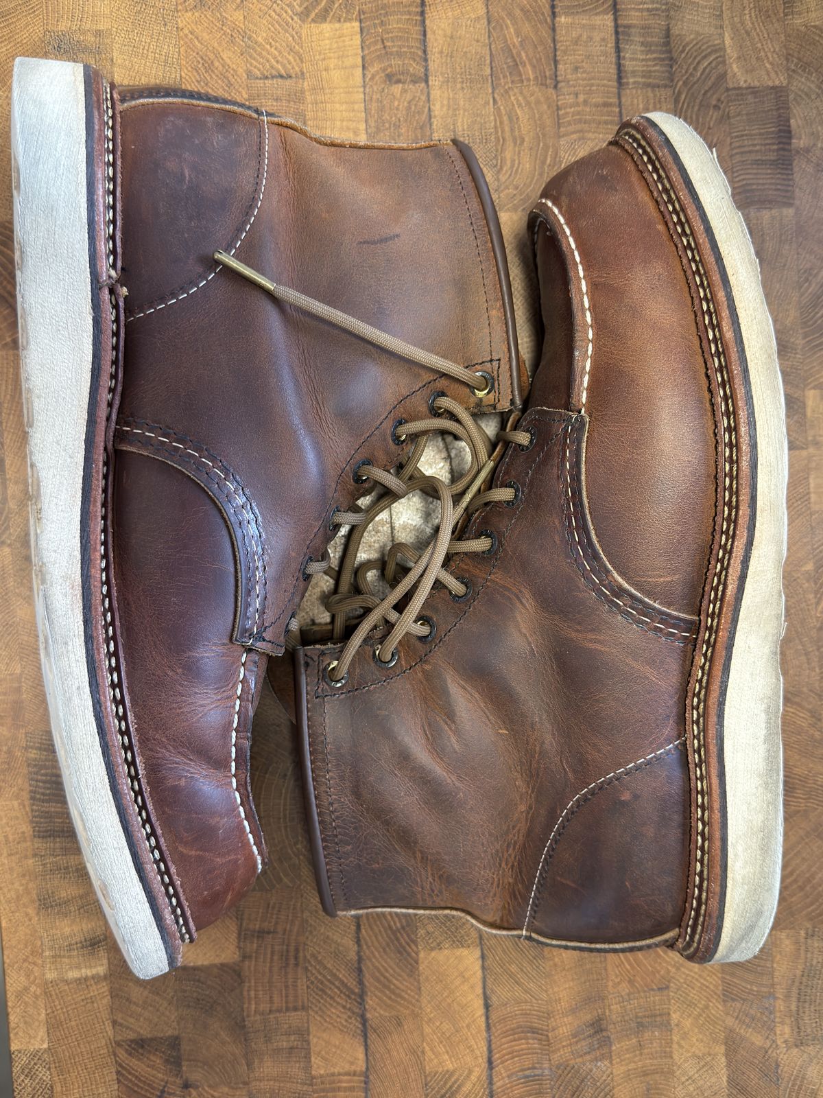 Photo by Kismetatron on January 1, 2026 of the Red Wing 6-Inch Classic Moc in S.B. Foot Copper Rough and Tough.