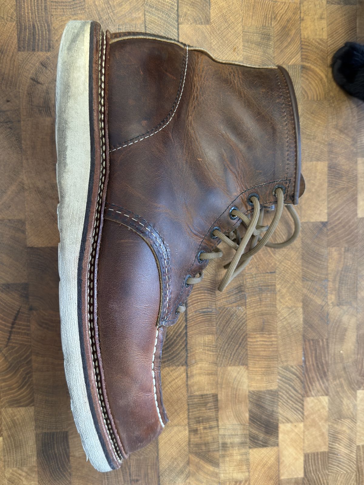 Photo by Kismetatron on January 1, 2026 of the Red Wing 6-Inch Classic Moc in S.B. Foot Copper Rough and Tough.