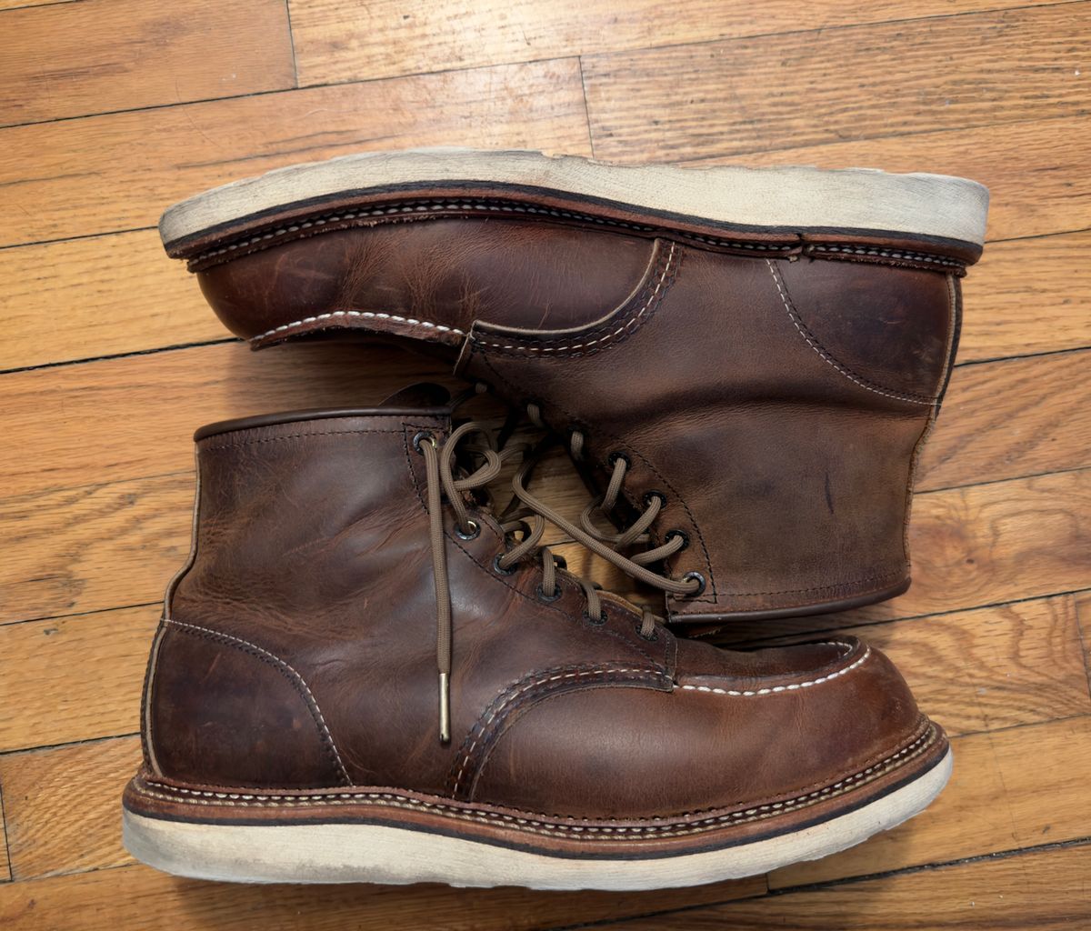 Photo by Kismetatron on February 1, 2026 of the Red Wing 6-Inch Classic Moc in S.B. Foot Copper Rough and Tough.