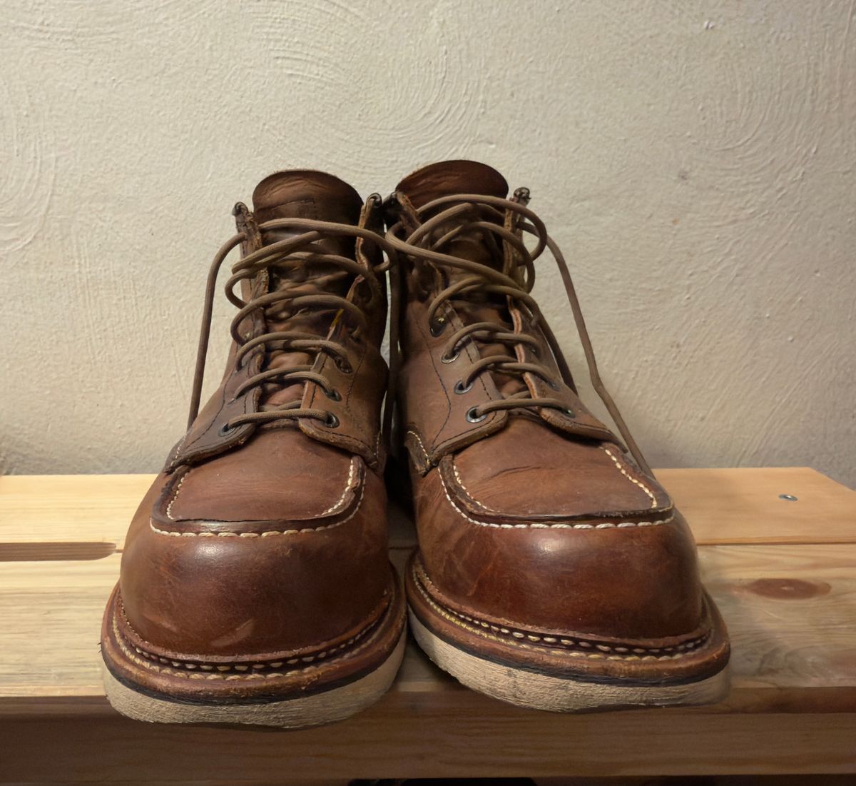Photo by Kismetatron on February 25, 2026 of the Red Wing 6-Inch Classic Moc in S.B. Foot Copper Rough and Tough.