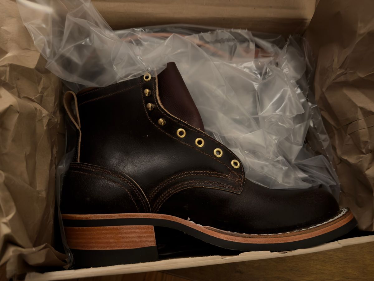 Photo by Kismetatron on January 20, 2026 of the Nicks Robert in Horween Brown Waxed Flesh.