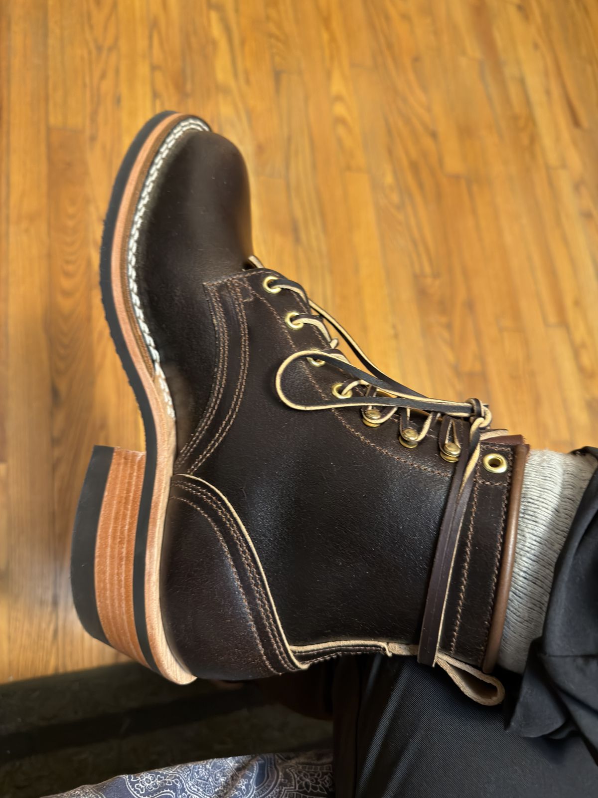 Photo by Kismetatron on January 20, 2026 of the Nicks Robert in Horween Brown Waxed Flesh.