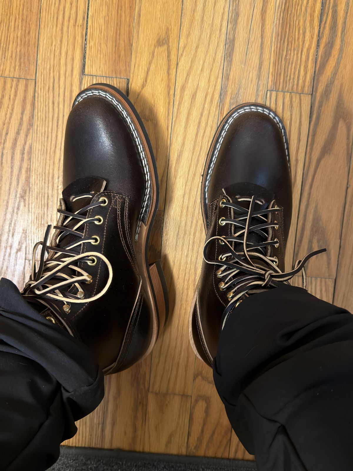 Photo by Kismetatron on January 20, 2026 of the Nicks Robert in Horween Brown Waxed Flesh.