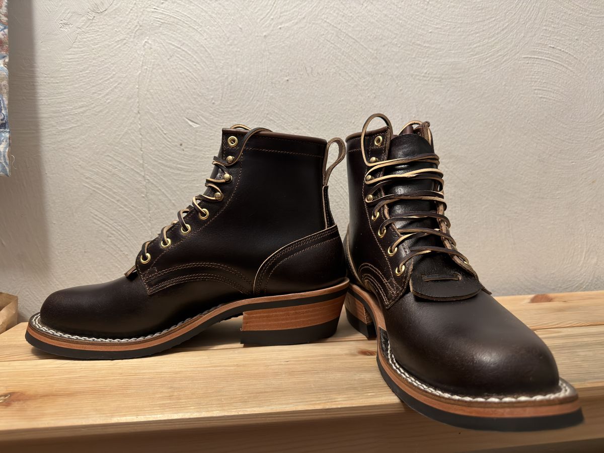 Photo by Kismetatron on January 21, 2026 of the Nicks Robert in Horween Brown Waxed Flesh.