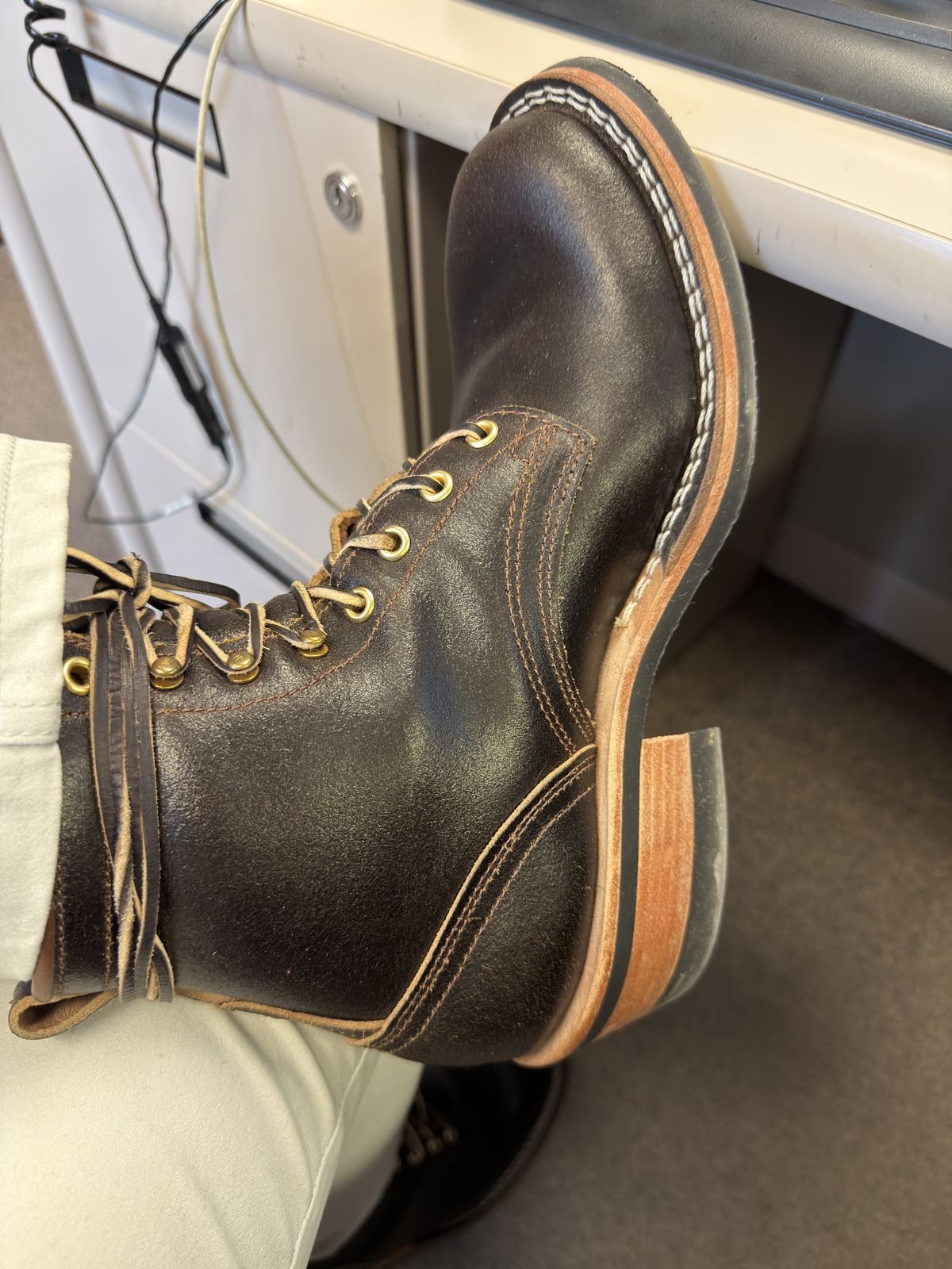 Photo by Kismetatron on February 17, 2026 of the Nicks Robert in Horween Brown Waxed Flesh.