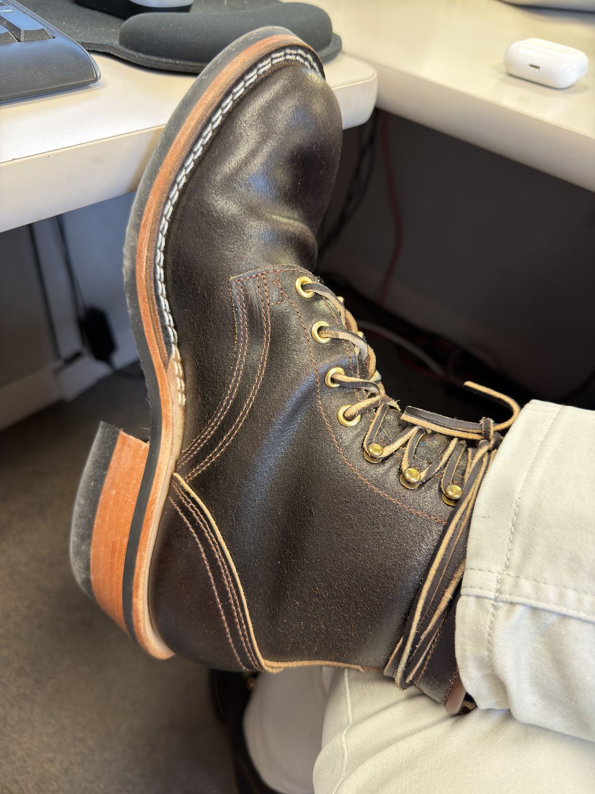 Photo by Kismetatron on February 17, 2026 of the Nicks Robert in Horween Brown Waxed Flesh.