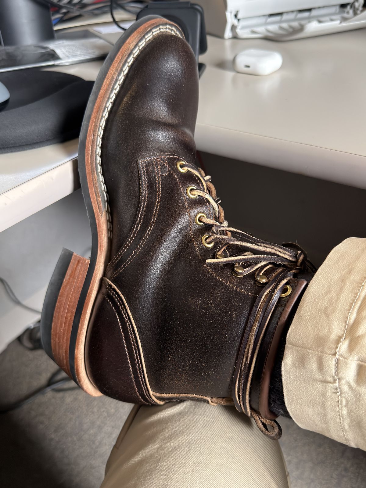 Photo by Kismetatron on April 14, 2026 of the Nicks Robert in Horween Brown Waxed Flesh.