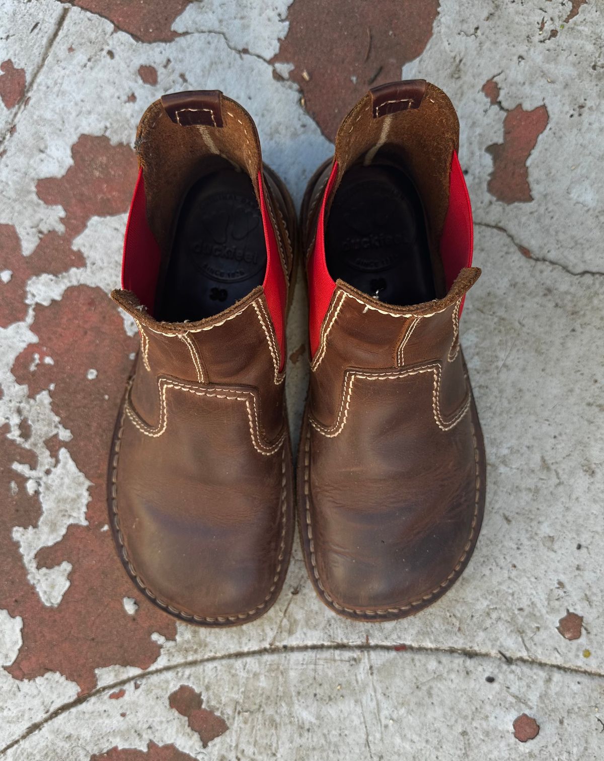 Photo by icarus on April 5, 2025 of the Duckfeet Roskilde in Terracare Cocoa.