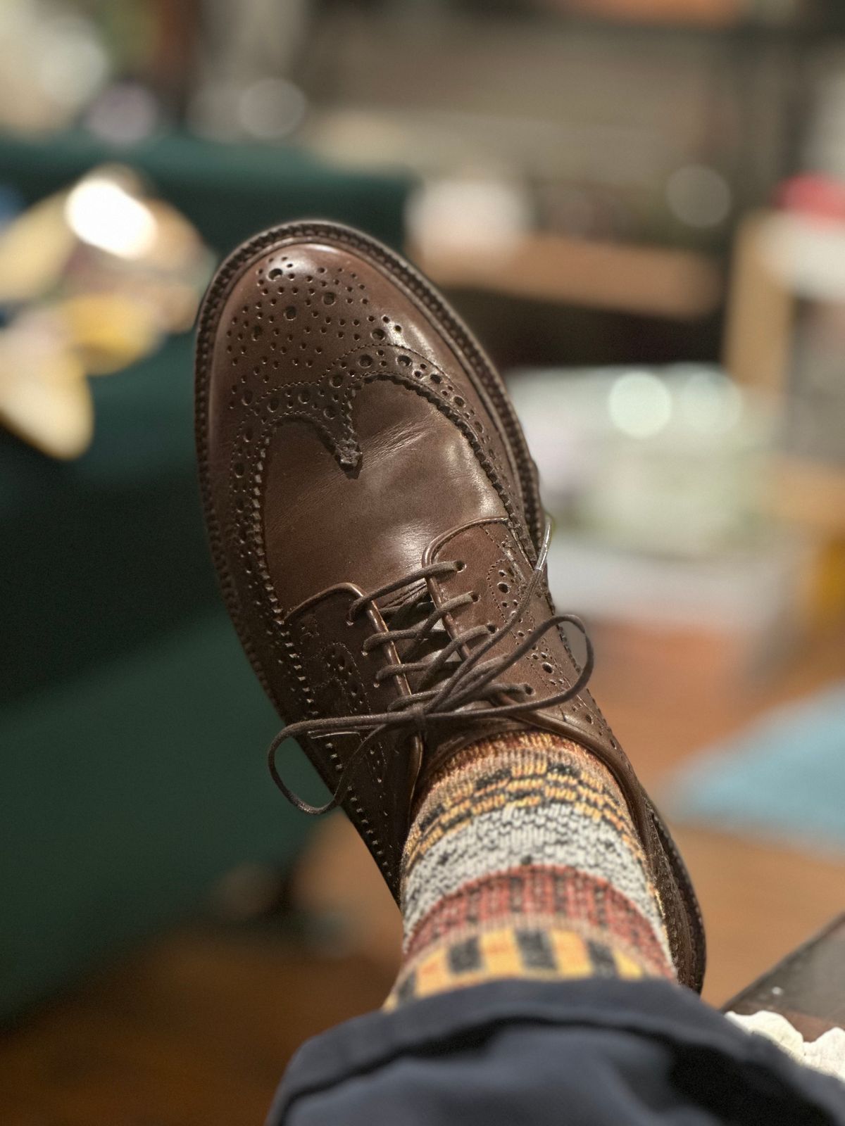 Photo by icarus on January 14, 2025 of the Grant Stone Longwing in Horween Crimson Chromexcel.