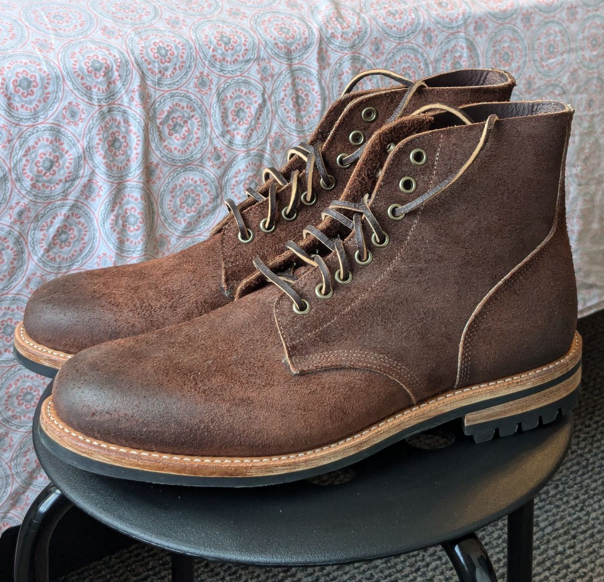 Photo by stridersubs on October 1, 2024 of the Oak Street Bootmakers Field Boot in Seidel Black Walnut Stampede Roughout.