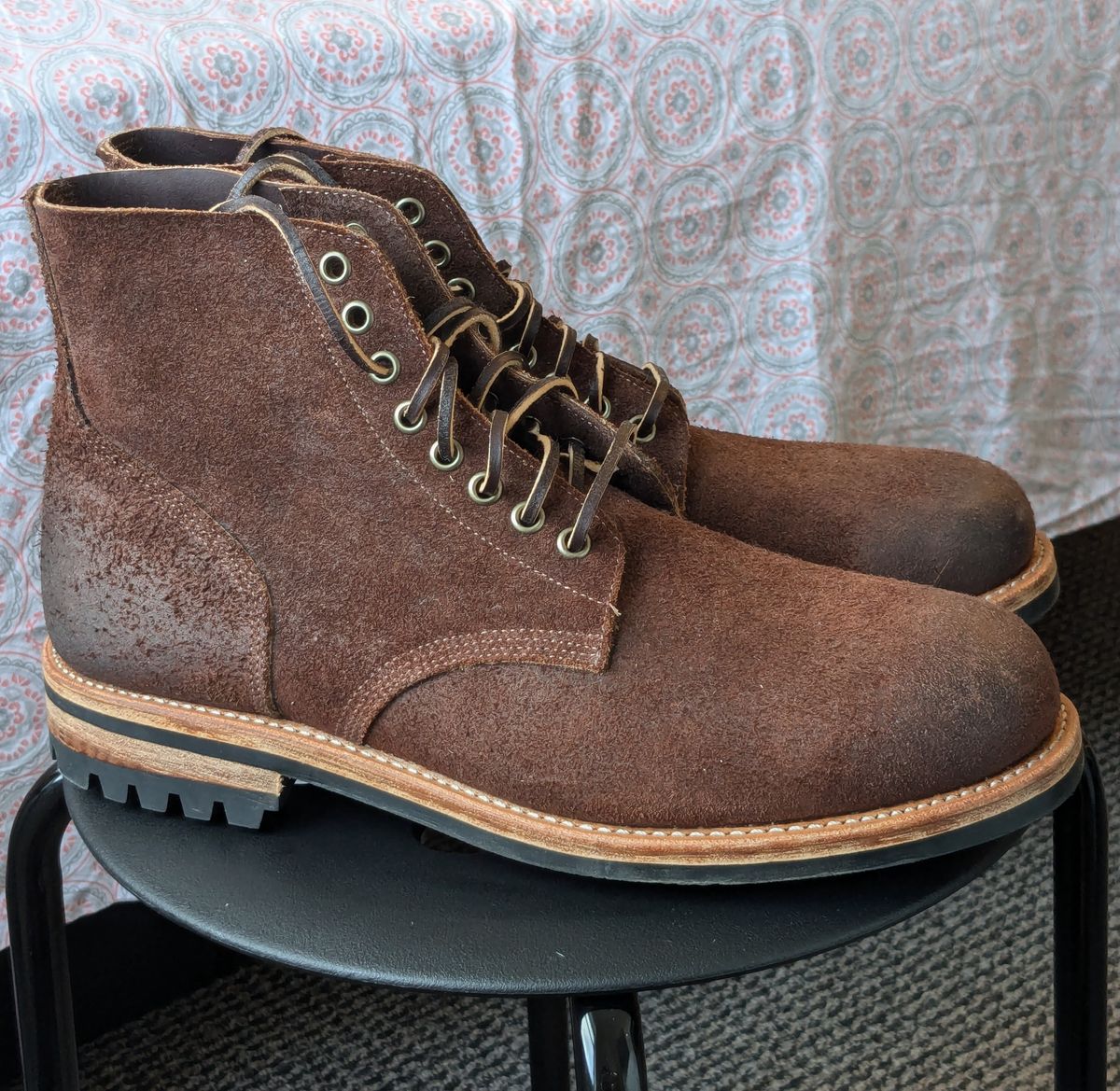 Photo by stridersubs on October 1, 2024 of the Oak Street Bootmakers Field Boot in Seidel Black Walnut Stampede Roughout.