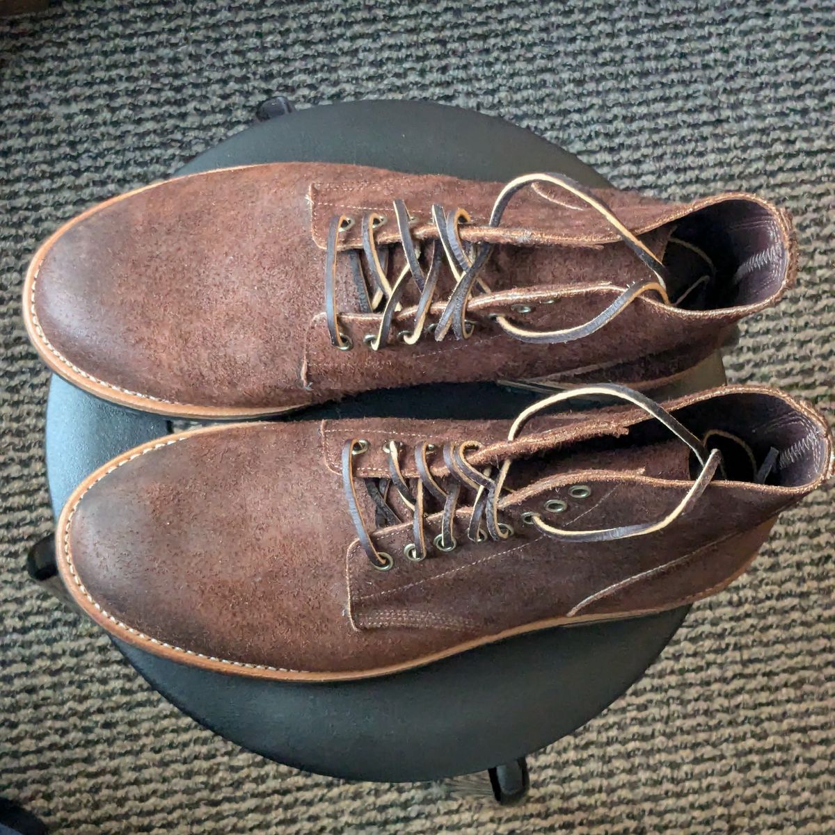 Photo by stridersubs on October 1, 2024 of the Oak Street Bootmakers Field Boot in Seidel Black Walnut Stampede Roughout.