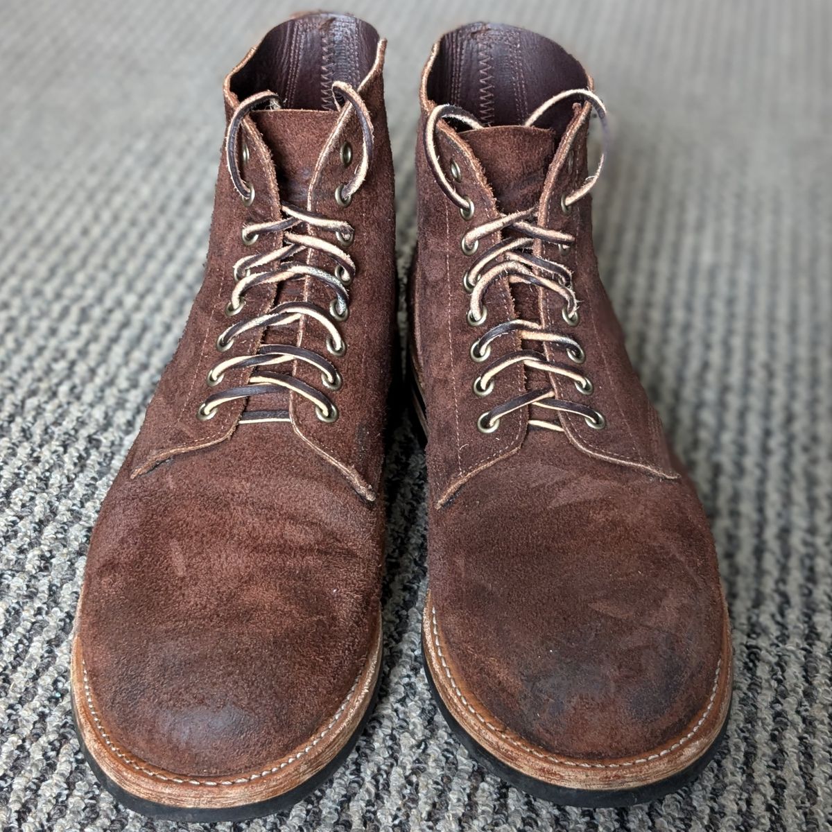 Photo by stridersubs on November 4, 2024 of the Oak Street Bootmakers Field Boot in Seidel Black Walnut Stampede Roughout.