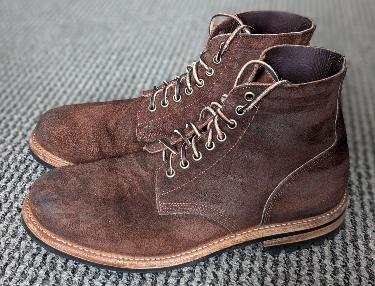 Photo by stridersubs on November 4, 2024 of the Oak Street Bootmakers Field Boot in Seidel Black Walnut Stampede Roughout.
