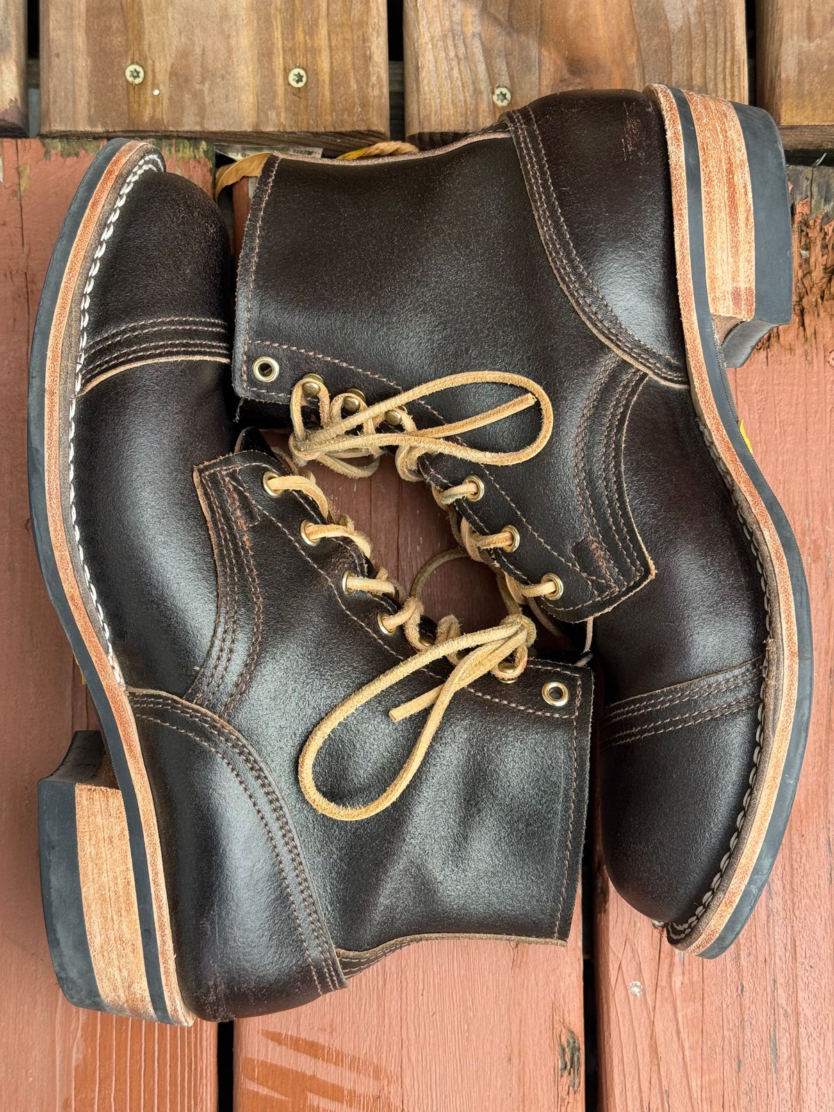 Photo by SteveHarveyOswald on November 1, 2025 of the Nicks MTO in Horween Brown Waxed Flesh.