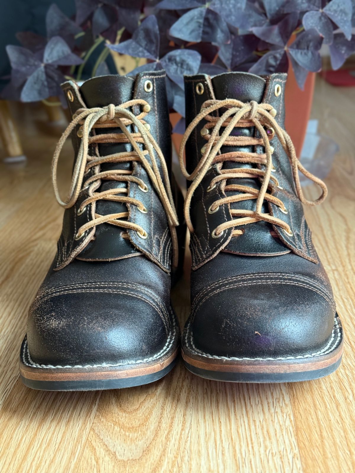 Photo by SteveHarveyOswald on February 1, 2026 of the Nicks MTO in Horween Brown Waxed Flesh.