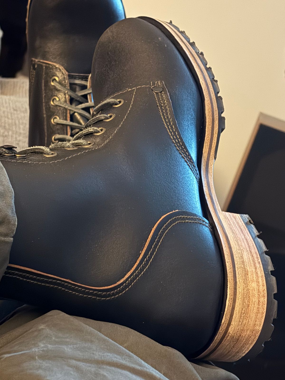 Photo by CooterJohn on March 25, 2026 of the William Lennon & Co. Mark V Combat in Waltham Tannery, Black kip.