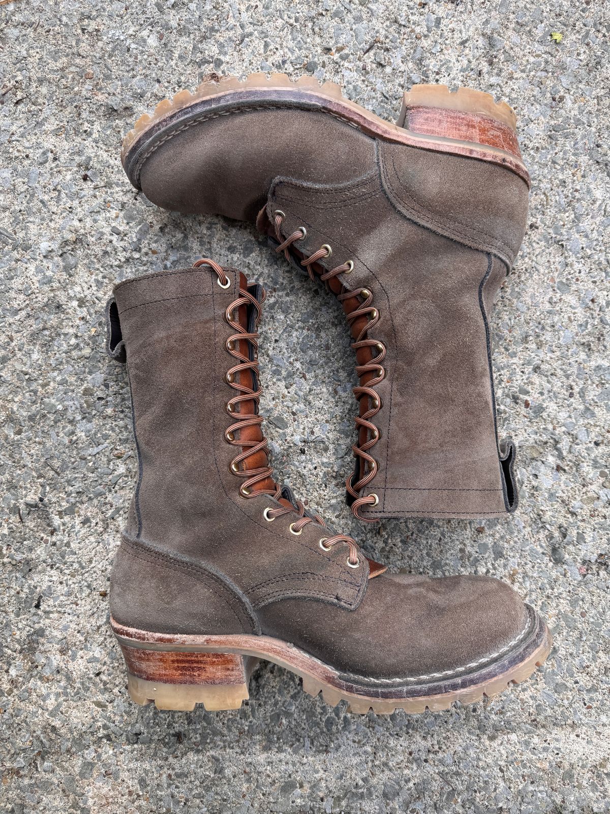 Photo by brvcha on October 11, 2025 of the Nicks BuilderPro in Seidel 1964 Ash Gray Rough Out.