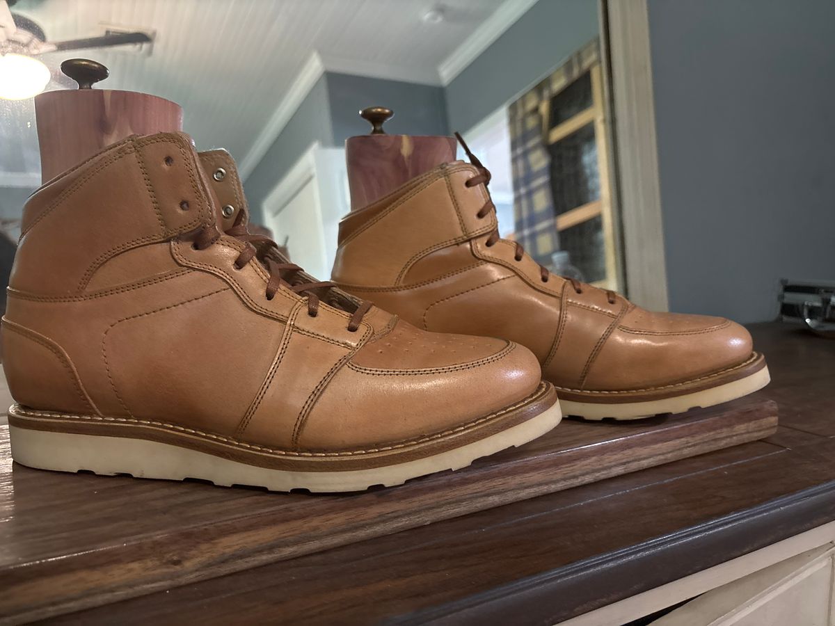 Photo by estiloR5 on April 7, 2026 of the Thursday Showtime Black Label in Shinki Natural Shell Cordovan.