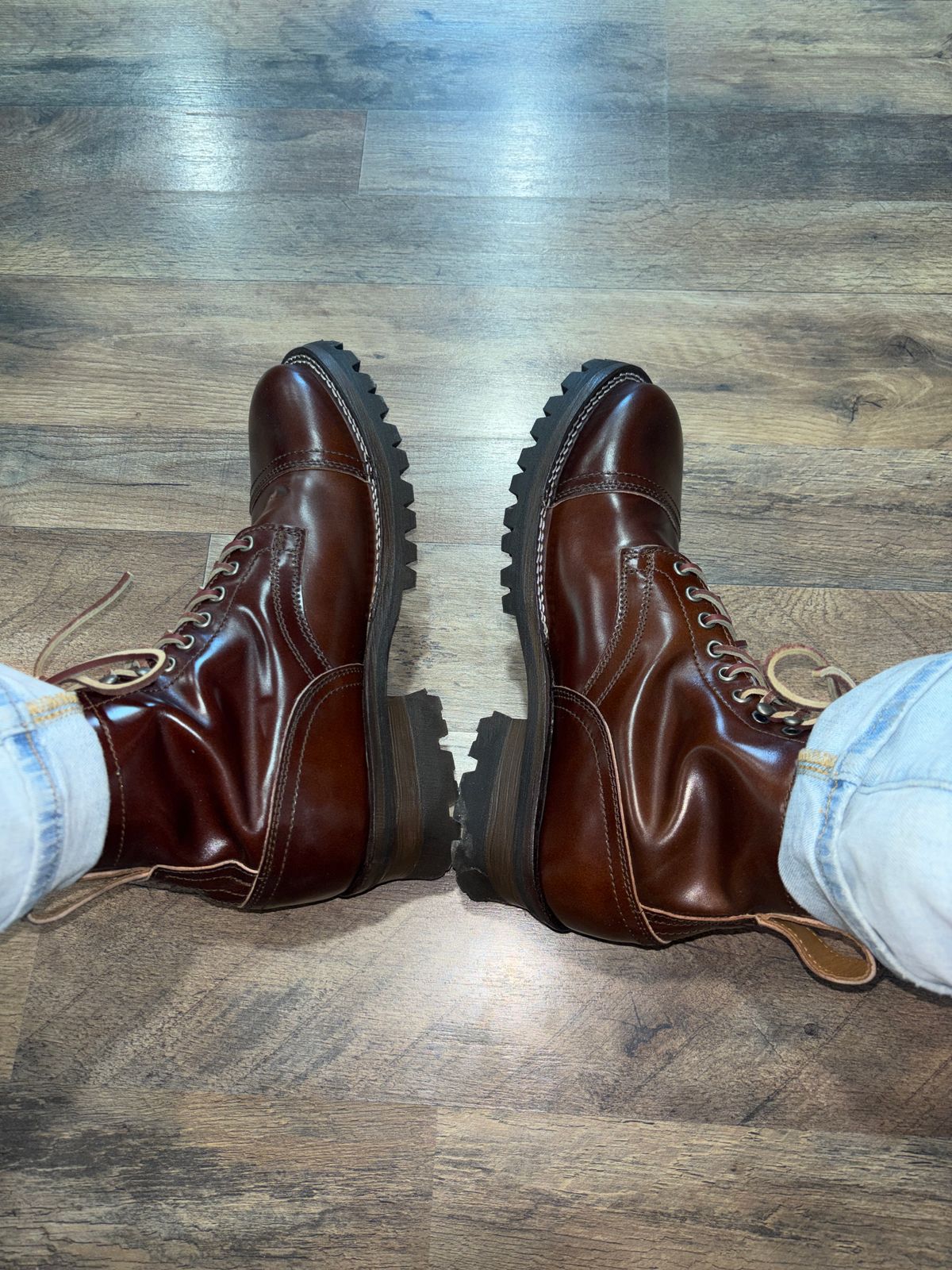 Photo by estiloR5 on April 8, 2026 of the Thursday Challenger Black Label in Shinki Coffee Shell Cordovan.