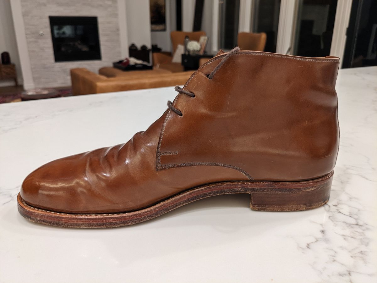 Photo by Huntsman on September 6, 2022 of the Vass Hungary London Chukka Boots in Horween Bourbon Shell Cordovan.