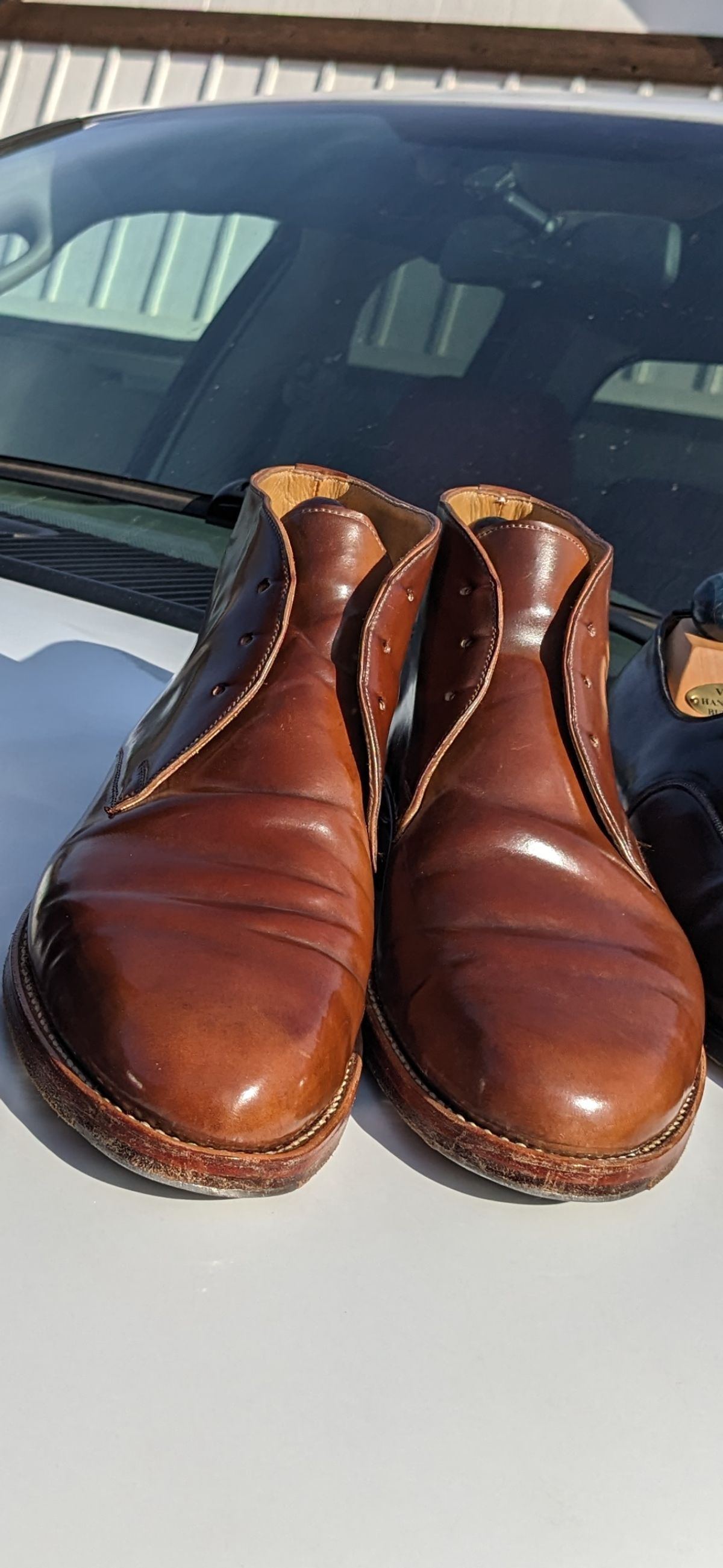Photo by Huntsman on March 5, 2023 of the Vass Hungary London Chukka Boots in Horween Bourbon Shell Cordovan.
