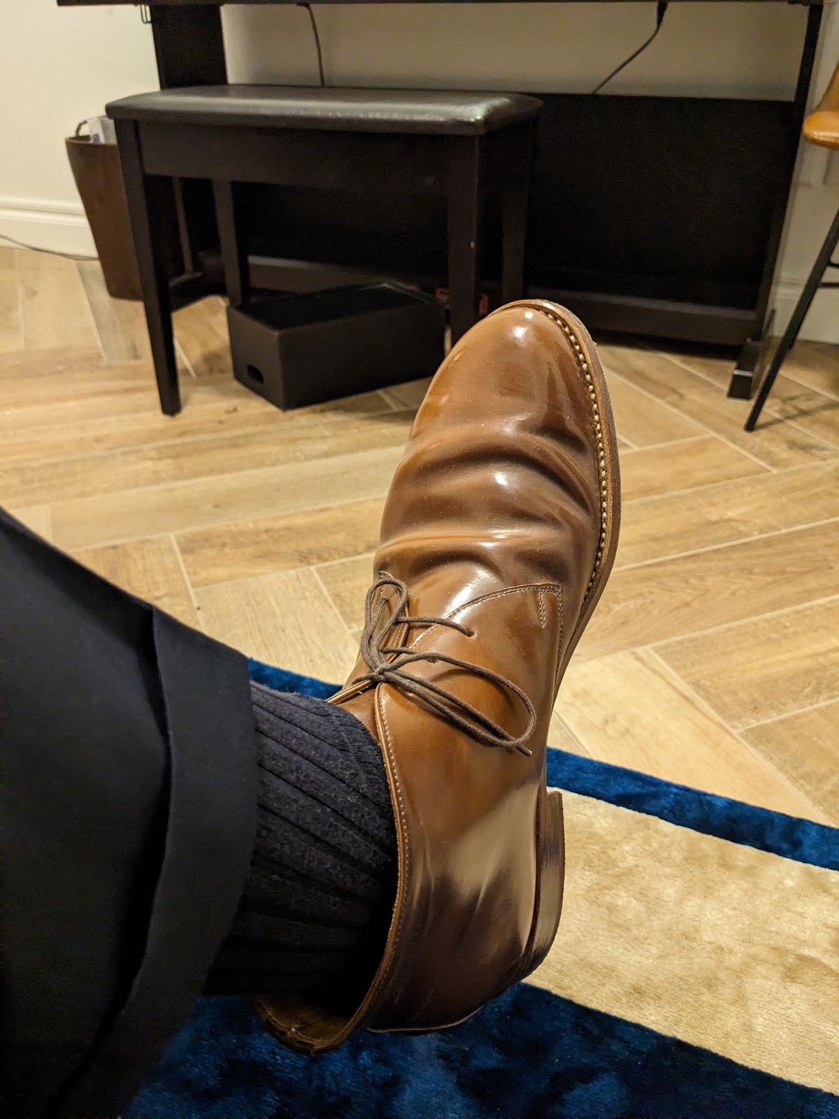 Photo by Huntsman on January 14, 2023 of the Vass Hungary London Chukka Boots in Horween Bourbon Shell Cordovan.