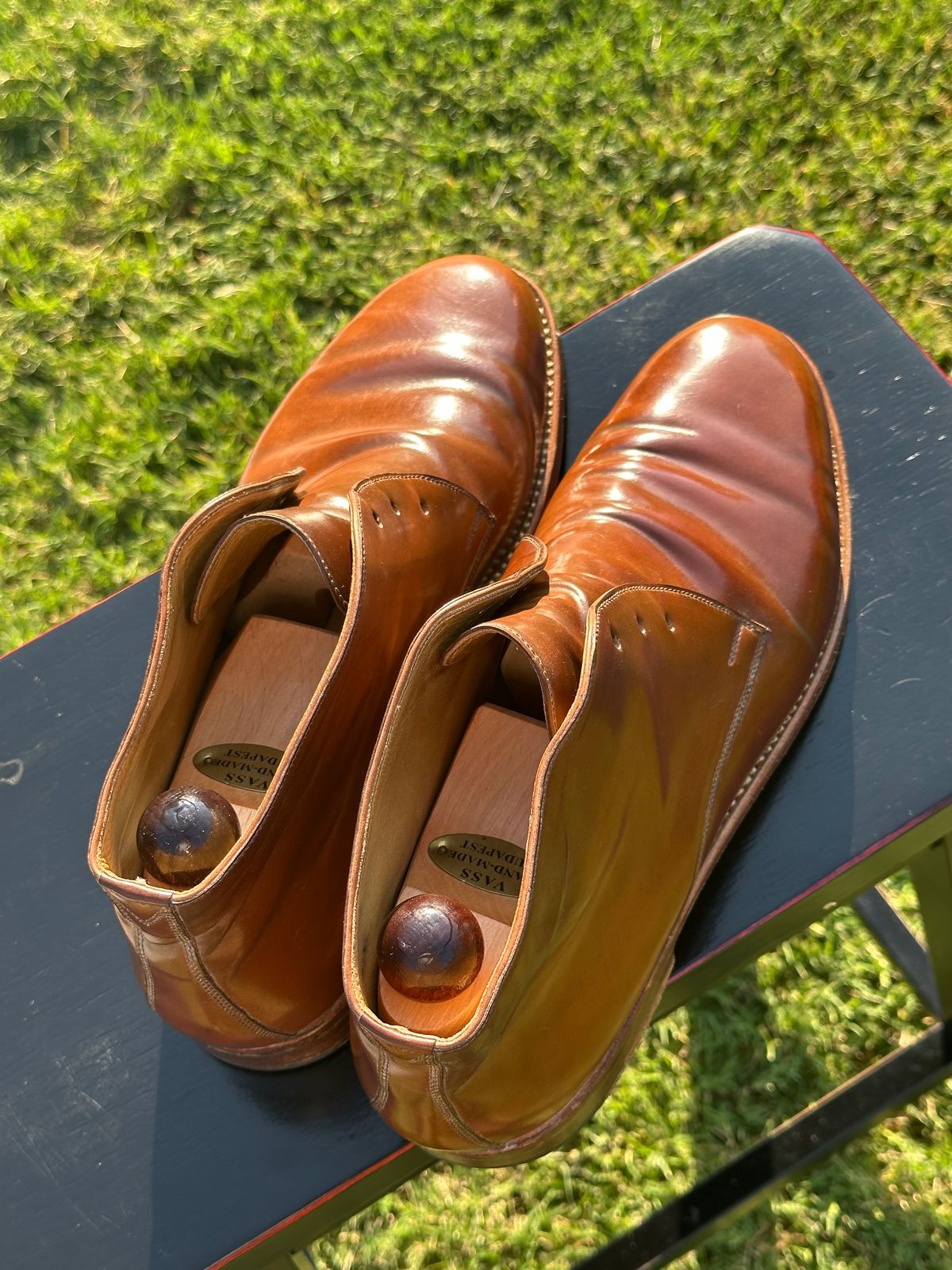 Photo by Huntsman on August 9, 2025 of the Vass Hungary London Chukka Boots in Horween Bourbon Shell Cordovan.