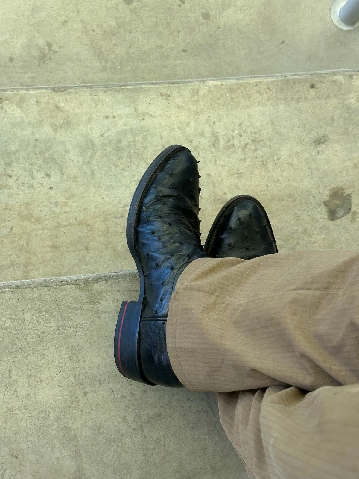 Photo by Huntsman on April 24, 2026 of the Chisos No. 1 OST in Full Quill Ostrich & Cowhide Shafts.