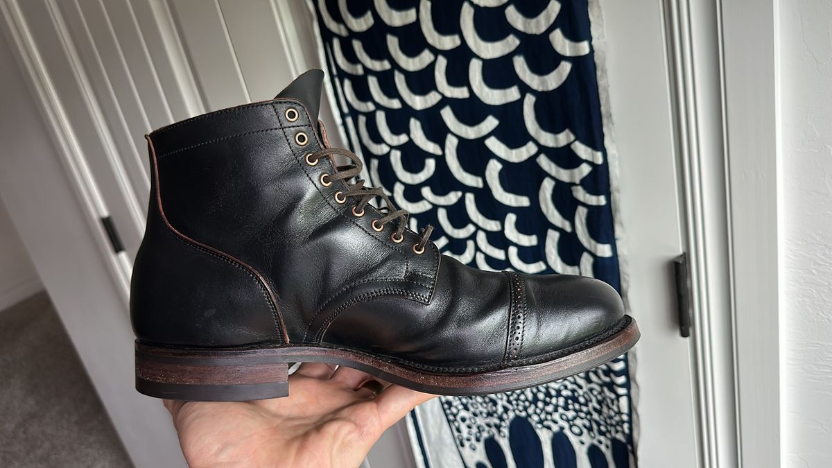 Photo by Huntsman on May 8, 2024 of the Viberg Service Boot BCT in Horween Black Teacore Double Cordovan Butts.