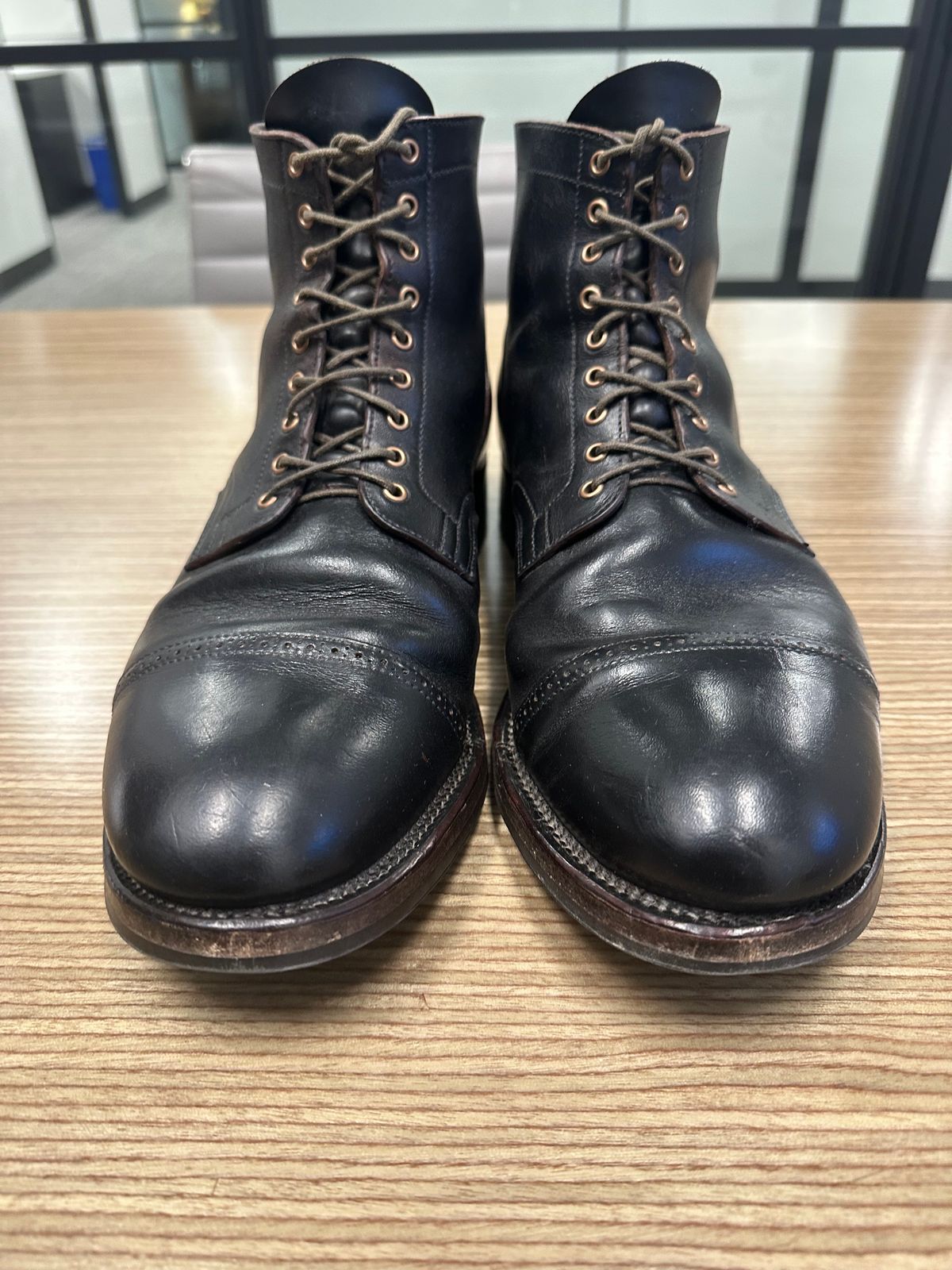 Photo by Huntsman on November 6, 2025 of the Viberg Service Boot BCT in Horween Black Teacore Double Cordovan Butts.