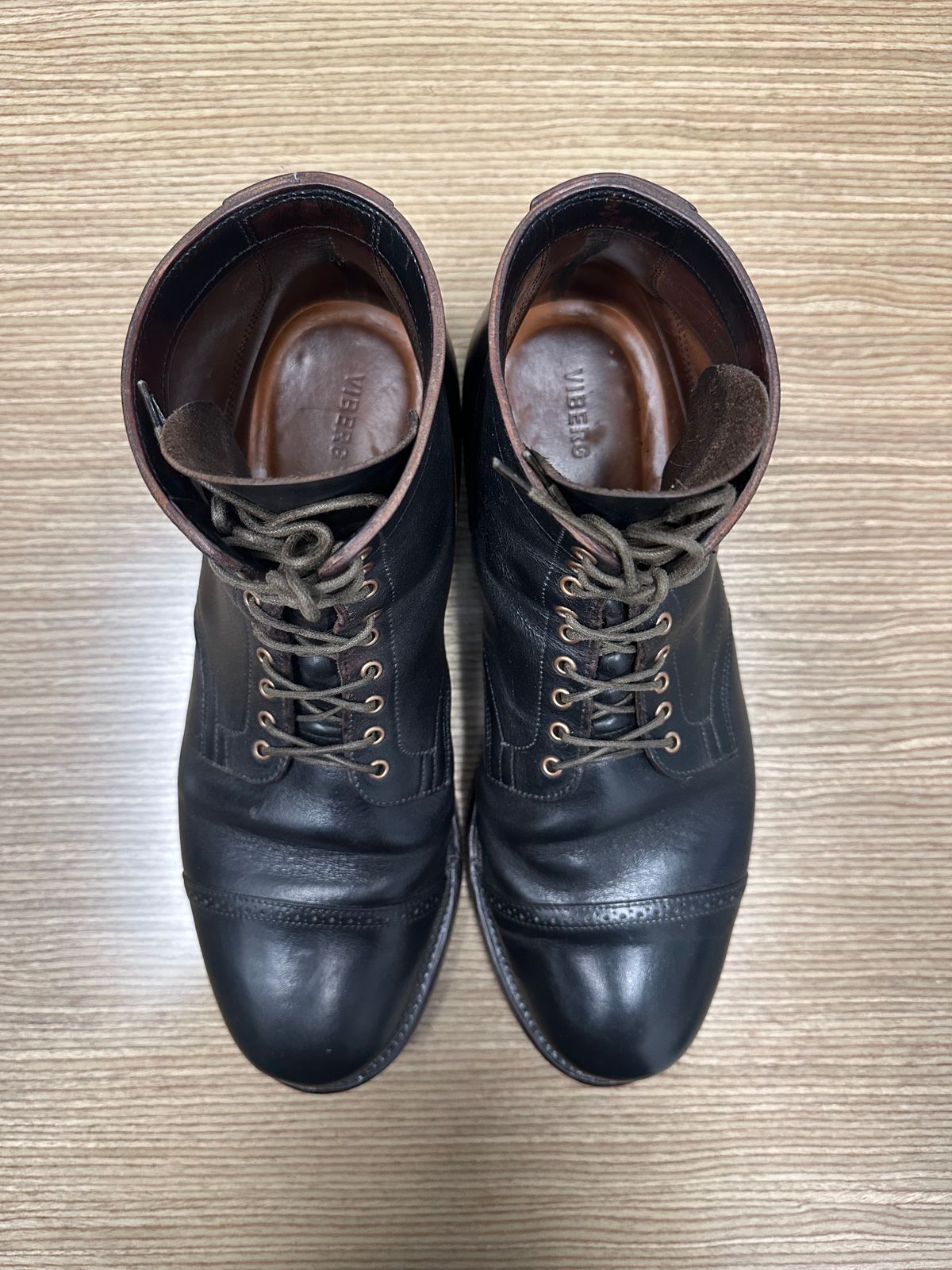 Photo by Huntsman on November 6, 2025 of the Viberg Service Boot BCT in Horween Black Teacore Double Cordovan Butts.