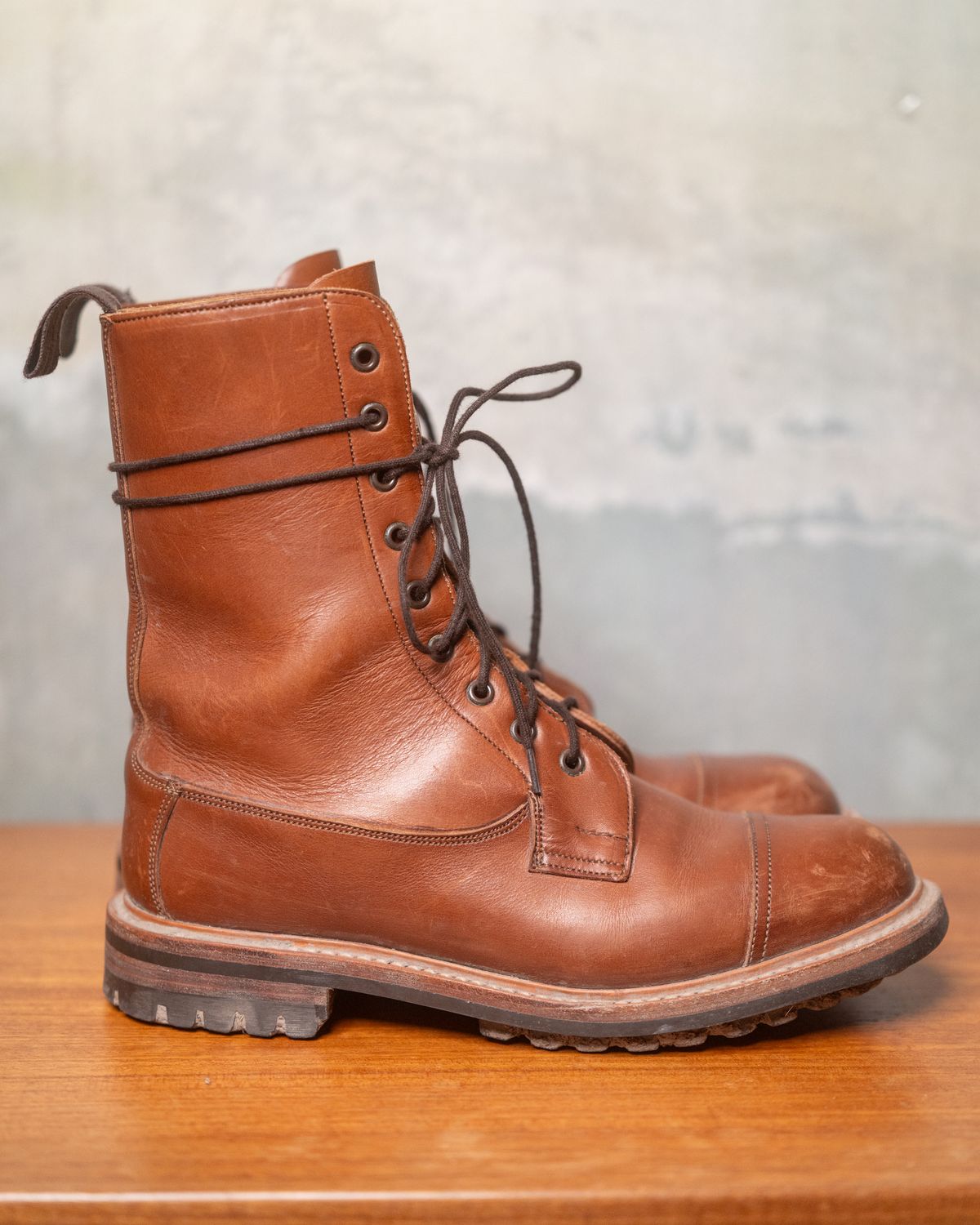 Photo by LydiaWinters on March 5, 2025 of the Tricker's Lucia Super Boot in Tanneries Haas Gold.