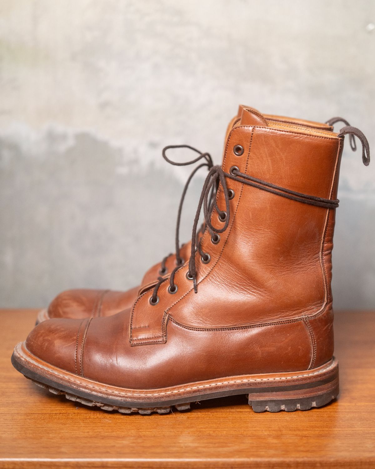 Photo by LydiaWinters on March 5, 2025 of the Tricker's Lucia Super Boot in Tanneries Haas Gold.